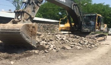 Kars Belediyesi Yollara Kilit Taşı Çalışmalarına Başladı