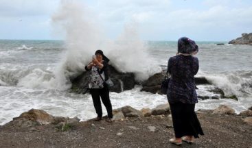 Amasra’da Dev Dalgalar Fenomenleri Harekete Geçirdi