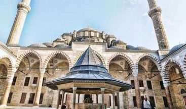 Fatih Cami Kilise Görünümünden Kurtuldu