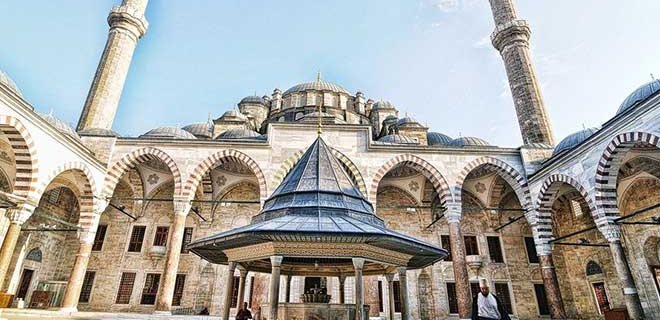 Fatih Cami Kilise Görünümünden Kurtuldu