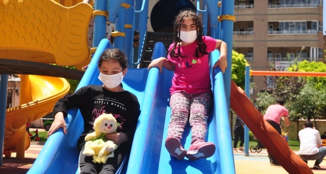 0-18 Yaş Sokağa Çıkma İzni Başladı