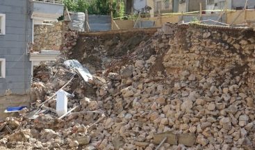 Tokat’ta İstinat Duvarları Binanın Üzerine Yıkıldı