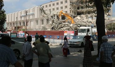 Adapazarı’nda Tarihi Bina Yıkıldı