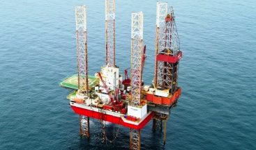 Dev Petrol Platform Gemisi Boğazda