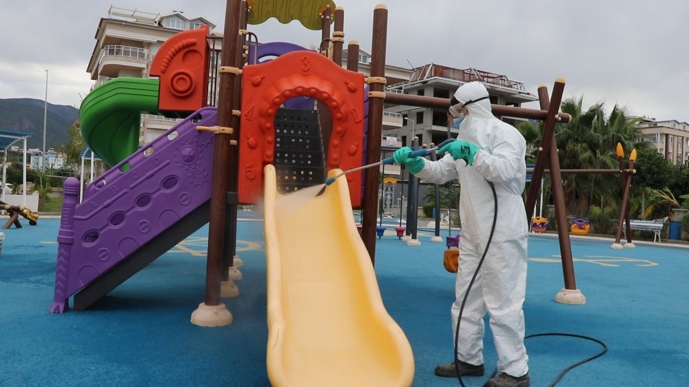 Alanya’da park ve mesirelik alanlar dezenfekte ediliyor