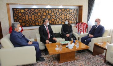 Eğitim Camiasının Emrindeyiz