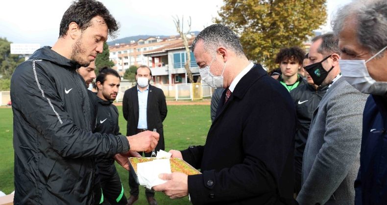 Başkan Büyükakın’dan Kocaelispor kafilesine moral