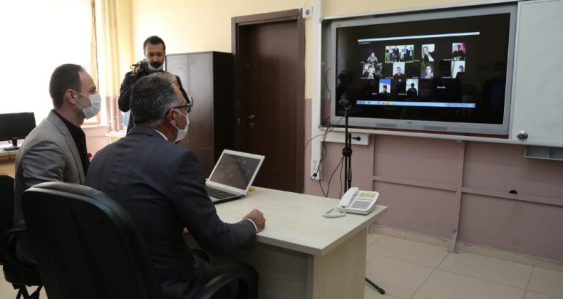 Başkan Kuş sahadaki öğretmenlerle bir araya geldi