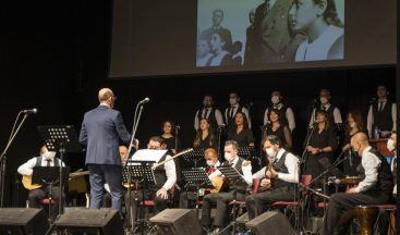 Bursa’da öğretmenler öğrencileri ile sahnede