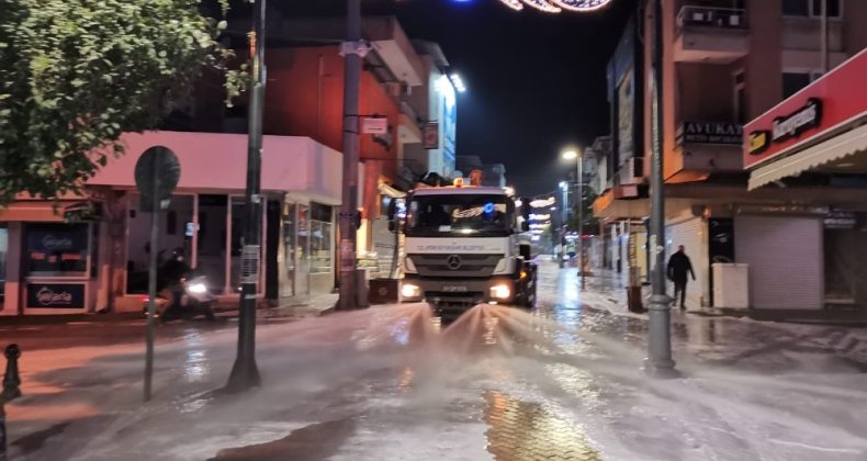 Aydın Büyükşehir Nazilli’yi Köpüklü Suyla Yıkadı