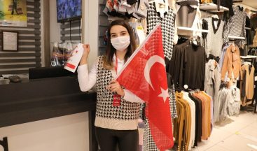 Büyükşehirden vatandaşlara Türk bayrağı