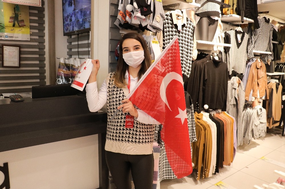 Büyükşehirden vatandaşlara Türk bayrağı