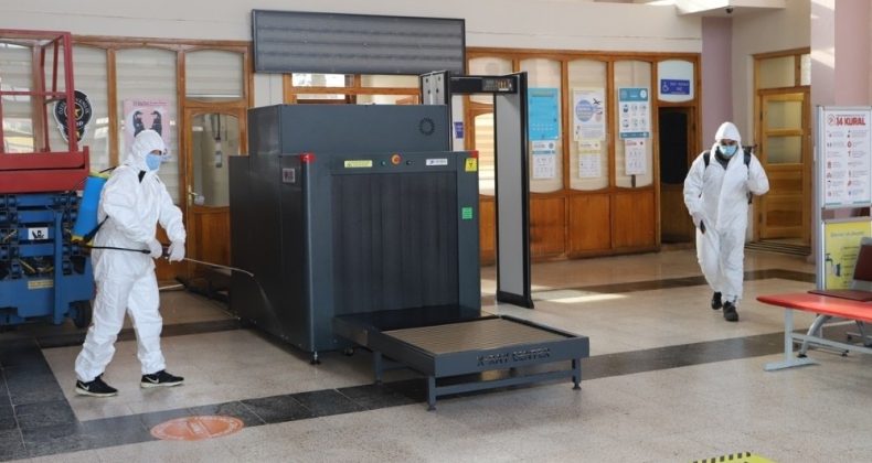 Covid-19 önlemleri kapsamında tren garı ve otobüs terminali dezenfekte edildi