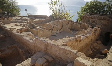 Hıdırlık Kulesi’nde arkeolojik kazı sürüyor