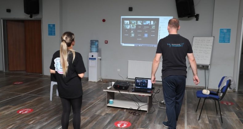 İzmit Halk Dansları eğitimi online olarak sürüyor