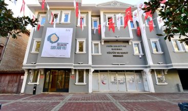 Kadırga Sanat Galerileri ‘Ebru Sanatının Son 500 Yılı’ sergisiyle açıldı