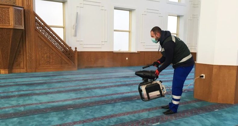 Keçiören’de ibadethaneler kesintisiz olarak dezenfekte ediliyor