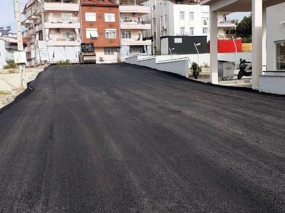Manavgat Belediyesi’nden Mimar Sinan ve Kavaklı’ya sıcak asfalt