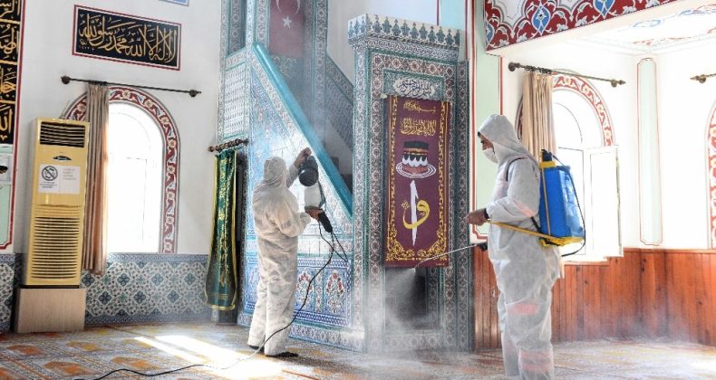 Muratpaşa’da camiler dezenfekte edildi