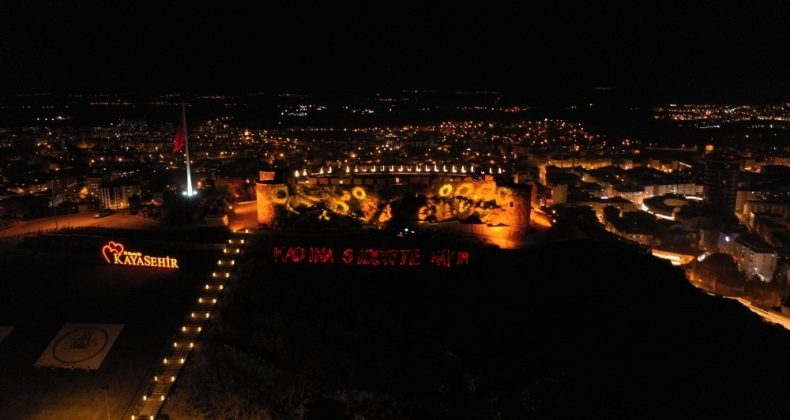 Nevşehir Kalesine “Kadına Şiddete Hayır” Yazıldı
