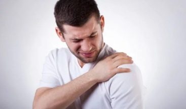 Omuz ağrısı en çok ev kadınlarında ve sporcularda görülüyor
