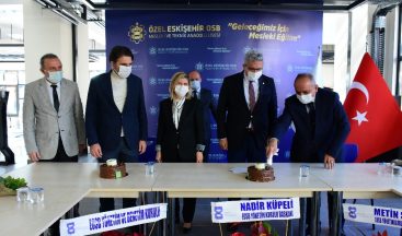 Özel Eskişehir OSB Mesleki ve Teknik Anadolu Lisesinde Öğretmenler Günü kutlandı