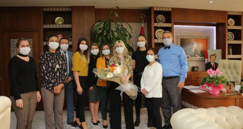 Rektör Özkan’a sürpriz Öğretmenler Günü kutlaması