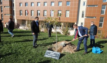 Şehit öğretmenleri unutmadılar