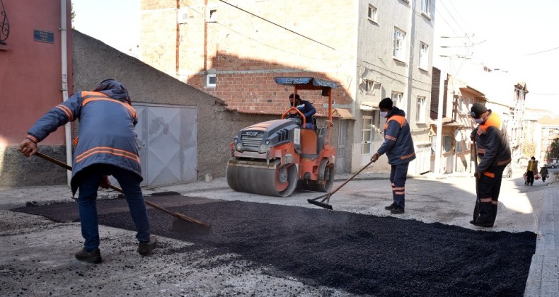 Tepebaşı’nda yol ve kaldırım çalışmaları