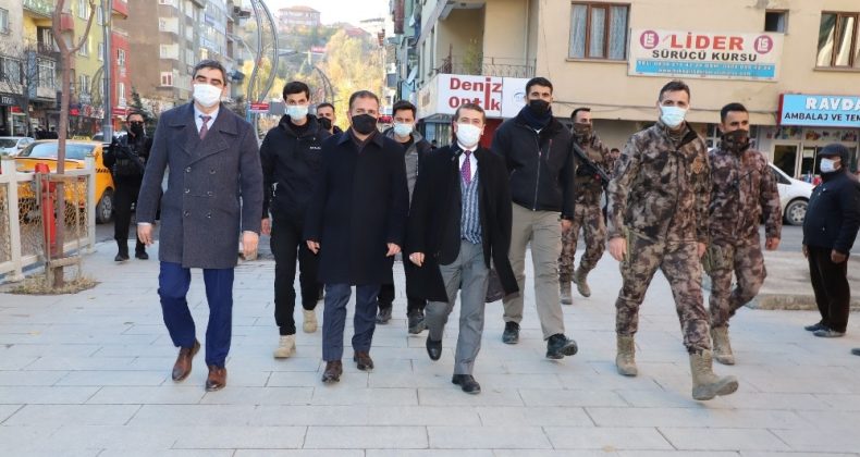 Hakkari Valisi Sosyal Mesafe ve Maske Denetiminde