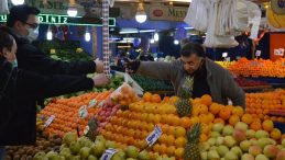 Yeni Yasaklar Vatandaşları Manava Yöneltti