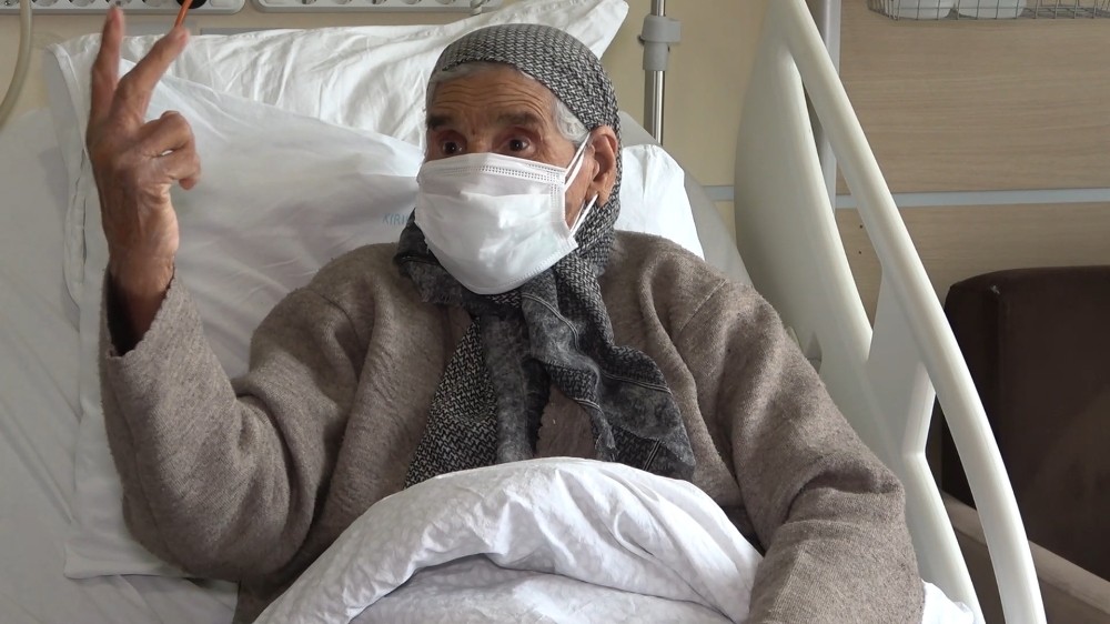 113 yaşındaki Arzu nine korona virüsü yendi