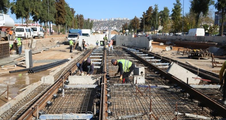 3. Etap Raylı Sistem’de Kepez – Konyaaltı Caddesi raylarla bağlandı