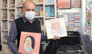 42 yıllık birikim ile nostaljiyi yaşatıyor