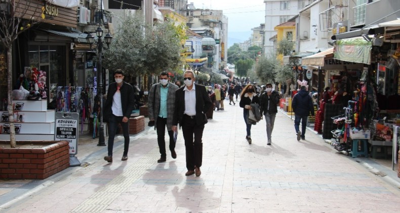 56 saatlik kısıtlamanın ardından Aydın sokakları hareketlendi