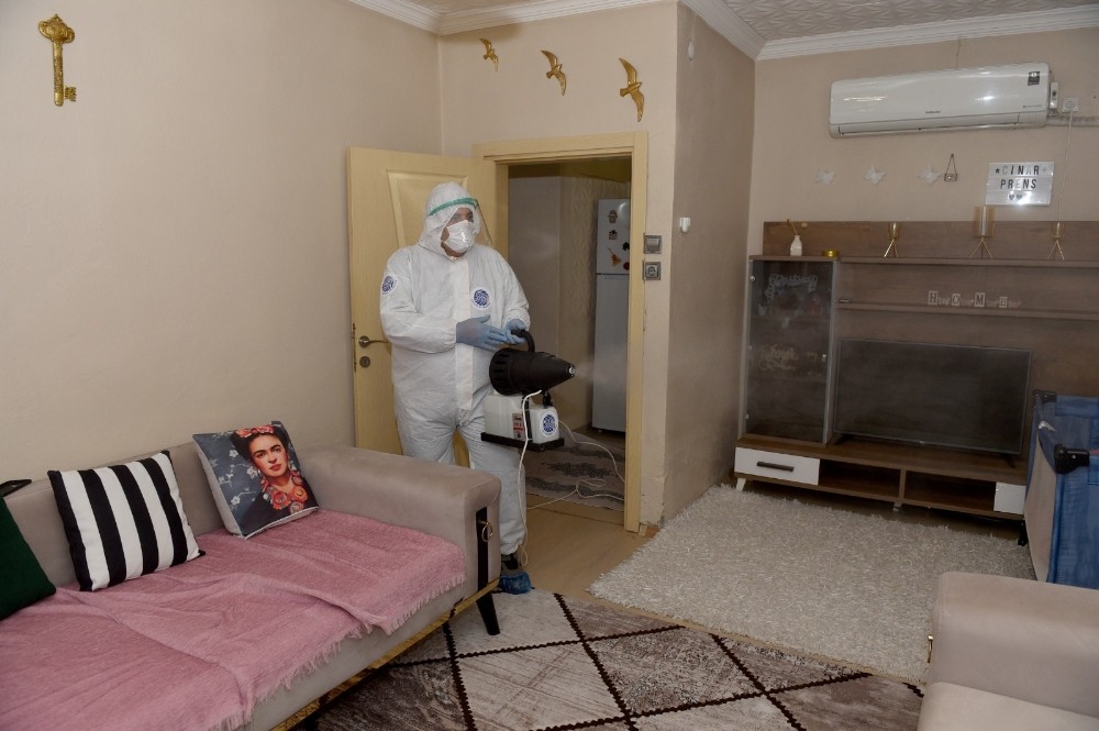 Adana’da korona hastalarının evleri dezenfekte ediliyor