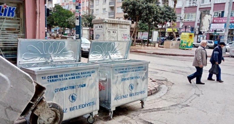 Akdeniz’de çöp konteynerleri yenileniyor