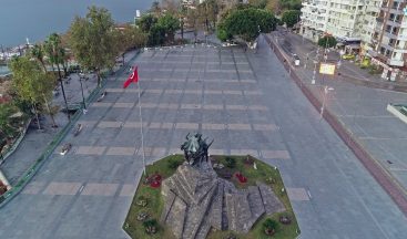 Antalya kısıtlamanın ilk gününde sessizliğe büründü