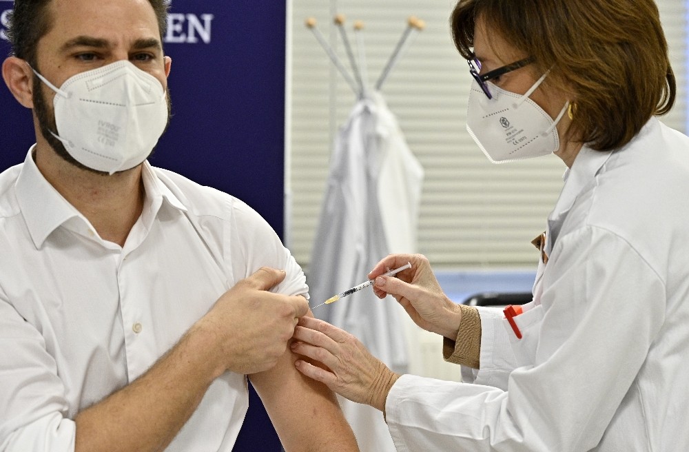 Avusturya’da ilk Covid-19 aşısı yapıldı