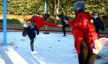 Aydınlılar Büyükşehirin eğitmenleriyle sabah sporu yapıyor