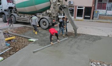 Bahçecik Semt Meydanı’nın zemin betonu atıldı