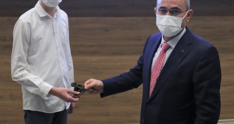 Başarılı öğrenciler ödüllendirildi