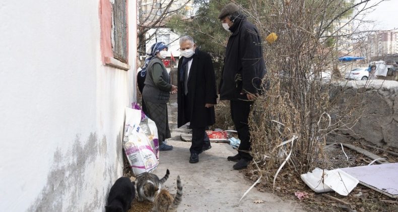 Başkan Büyükkılıç, mektupla beslediği sokak hayvanlarına destek isteyen vatandaşı ziyaret etti