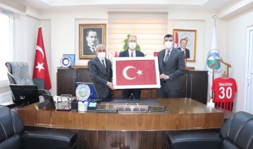 Başkan Büyüksu’ya eğitime destek plaketi