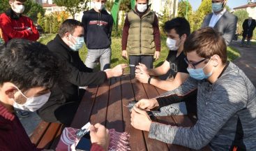 Başkan Özlü’den gençlere internet hediyesi