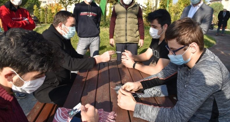 Başkan Özlü’den gençlere internet hediyesi