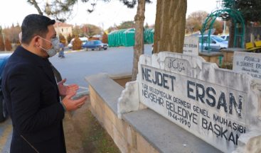 Başkan Rasim Arı; eski belediye başkanlarından Nejdet Ersan’ın kabrini ziyaret etti