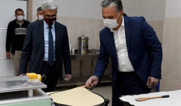 Başkan Uysal, kadın girişimcilerle erişte hazırladı