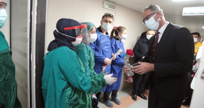 Belediye başkanından sağlık çalışanlarına moral ziyareti