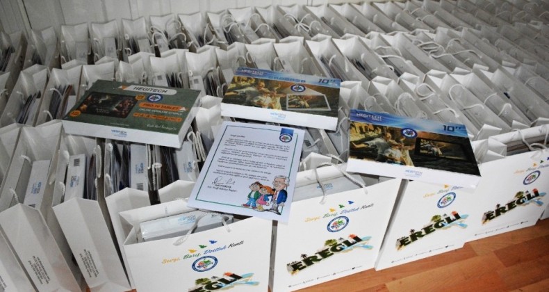 Belediye ihtiyaç sahibi 100 öğrenciye tablet dağıttı